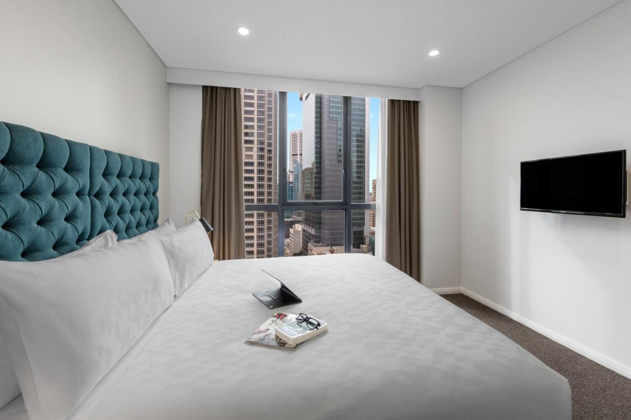 Meriton Suites Pitt Street, Sydney Eksteriør bilde A bedroom at the hotel