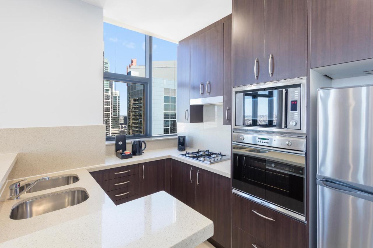 Meriton Suites Pitt Street, Sydney Eksteriør bilde A kitchen in a typical apartment