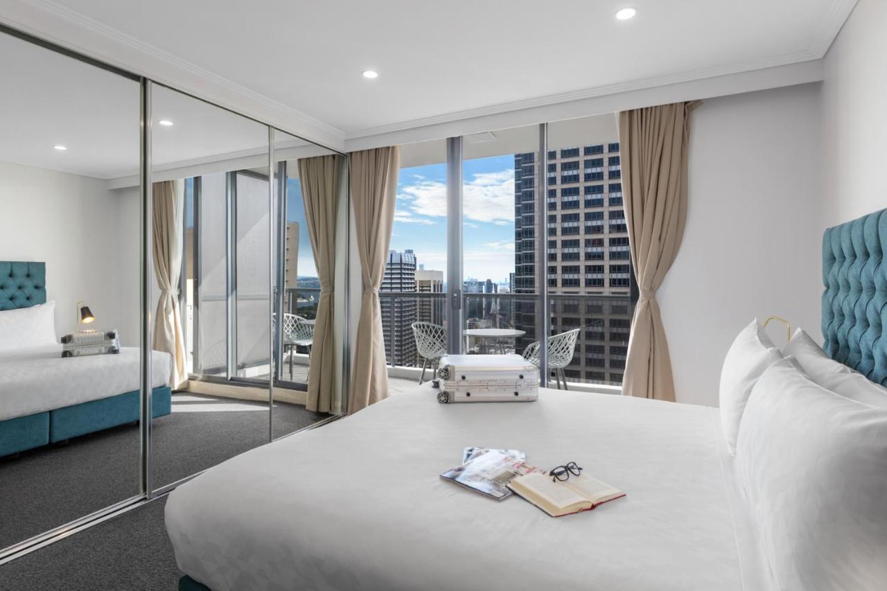 Meriton Suites Pitt Street, Sydney Eksteriør bilde A bedroom at the hotel