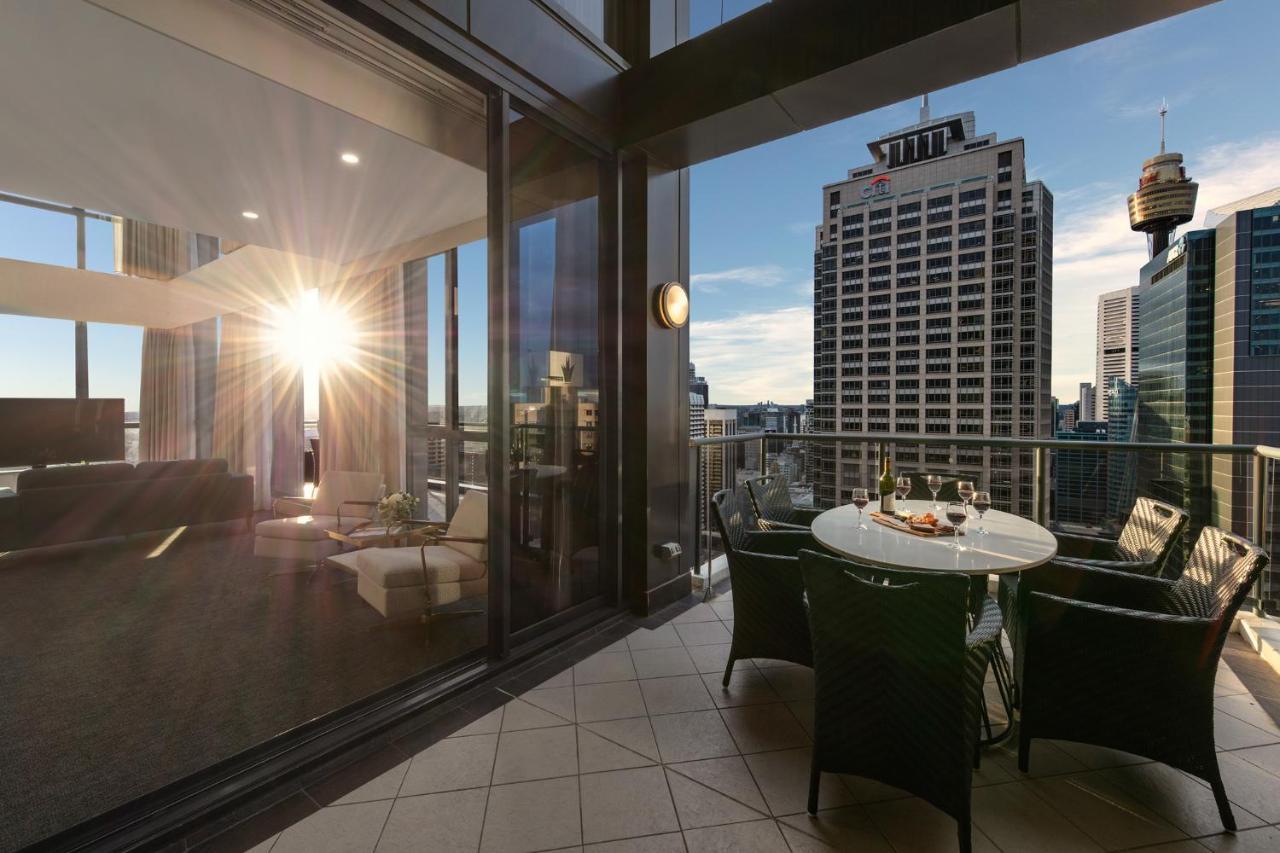 Meriton Suites Pitt Street, Sydney Eksteriør bilde The apartment's balcony