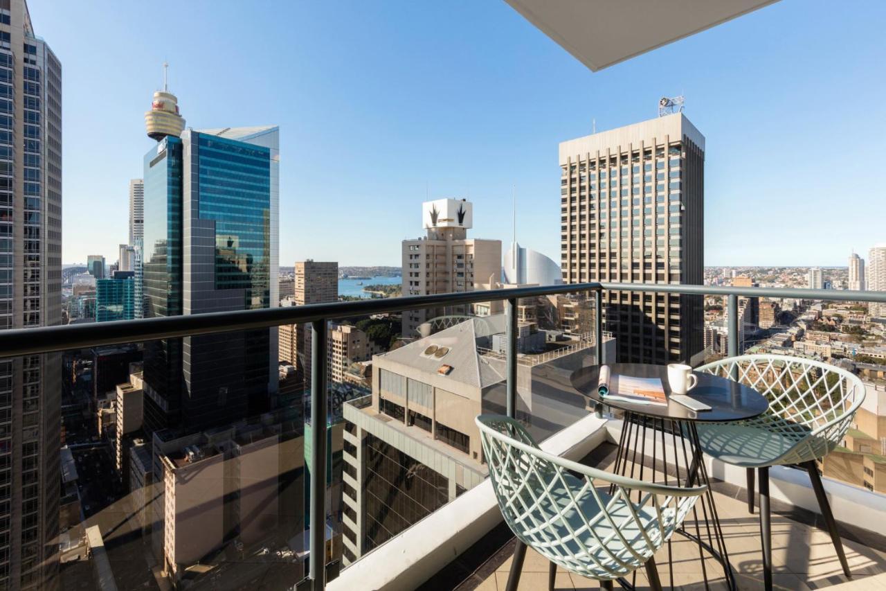 Meriton Suites Pitt Street, Sydney Eksteriør bilde View from a balcony