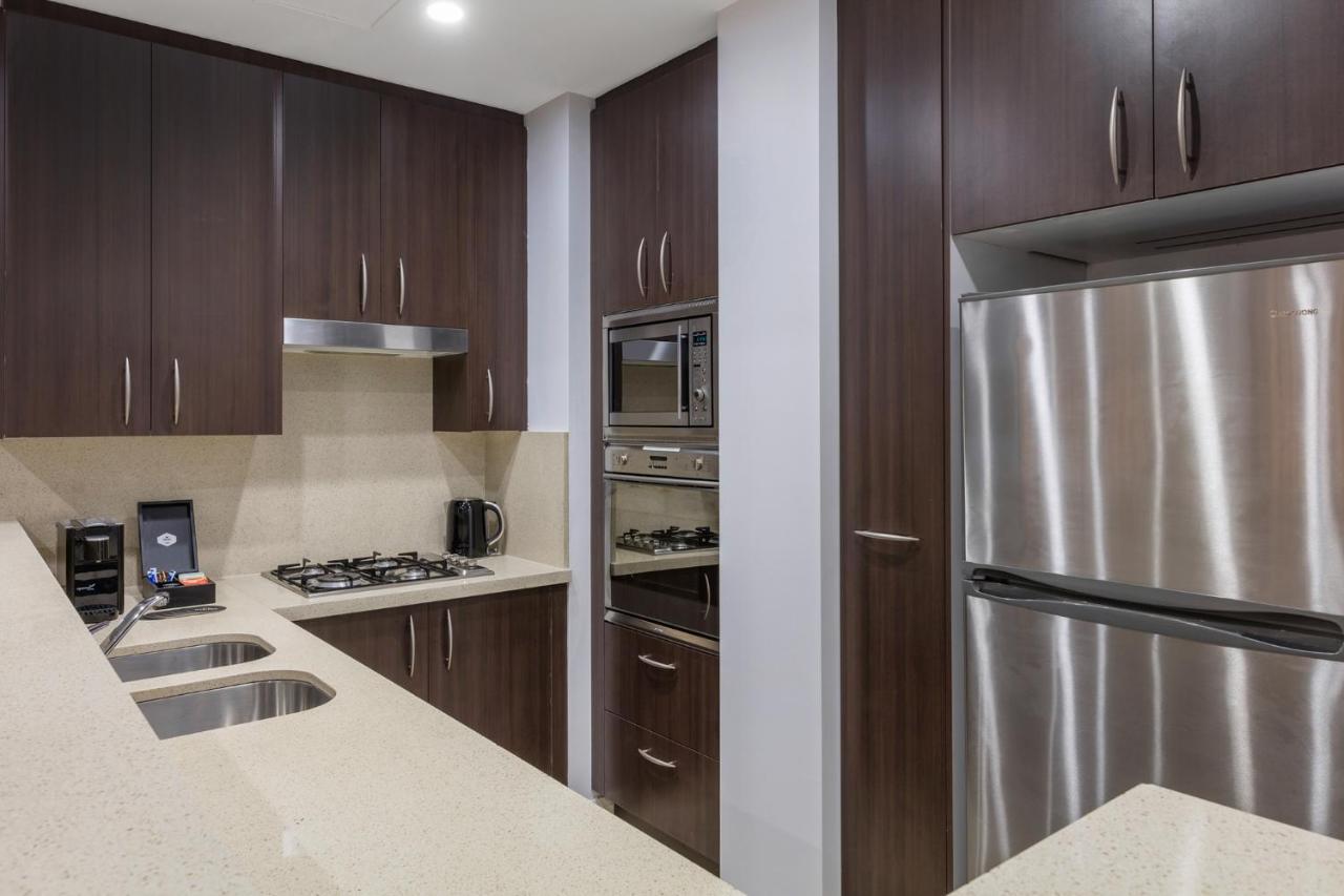 Meriton Suites Pitt Street, Sydney Eksteriør bilde A kitchen in a typical apartment