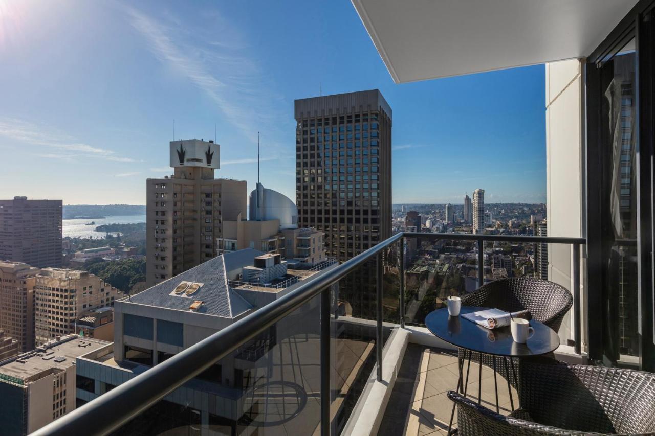Meriton Suites Pitt Street, Sydney Eksteriør bilde View from a balcony
